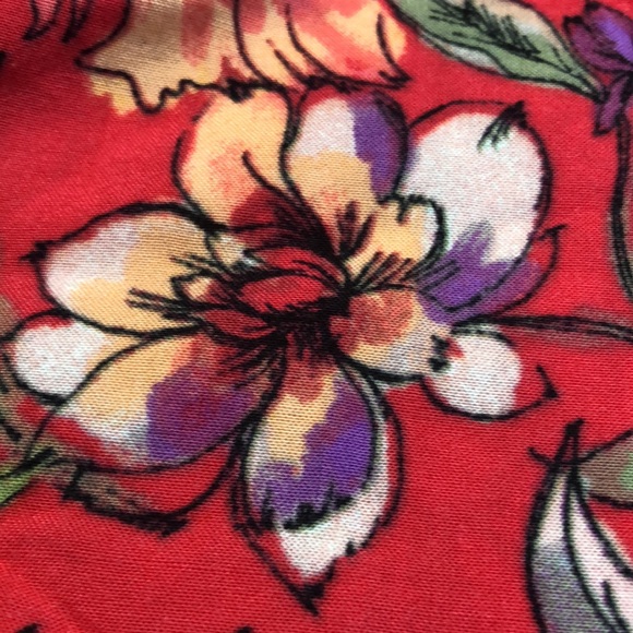 CUPIO SIZE LARGE RED SLEEVELESS FLORAL PRINT HI-LO DRESS. V/NECK PLEATED N BACK - Picture 5 of 7